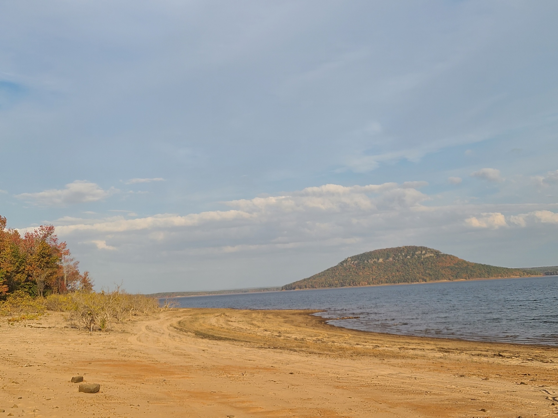 Sugarloaf beach with autumn foliage and mountain view